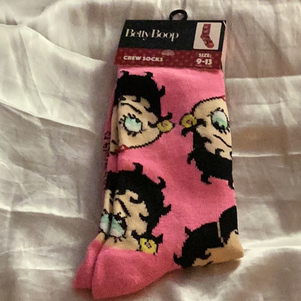🖤NWT Betty Boop Crew Socks Size 9—-13 
So Fun To Wear 🖤